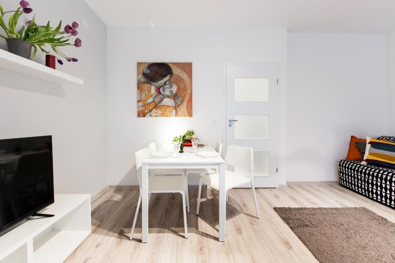 Super Apart Dywizjonu 303 175/8 Apartment Варшава Стая снимка