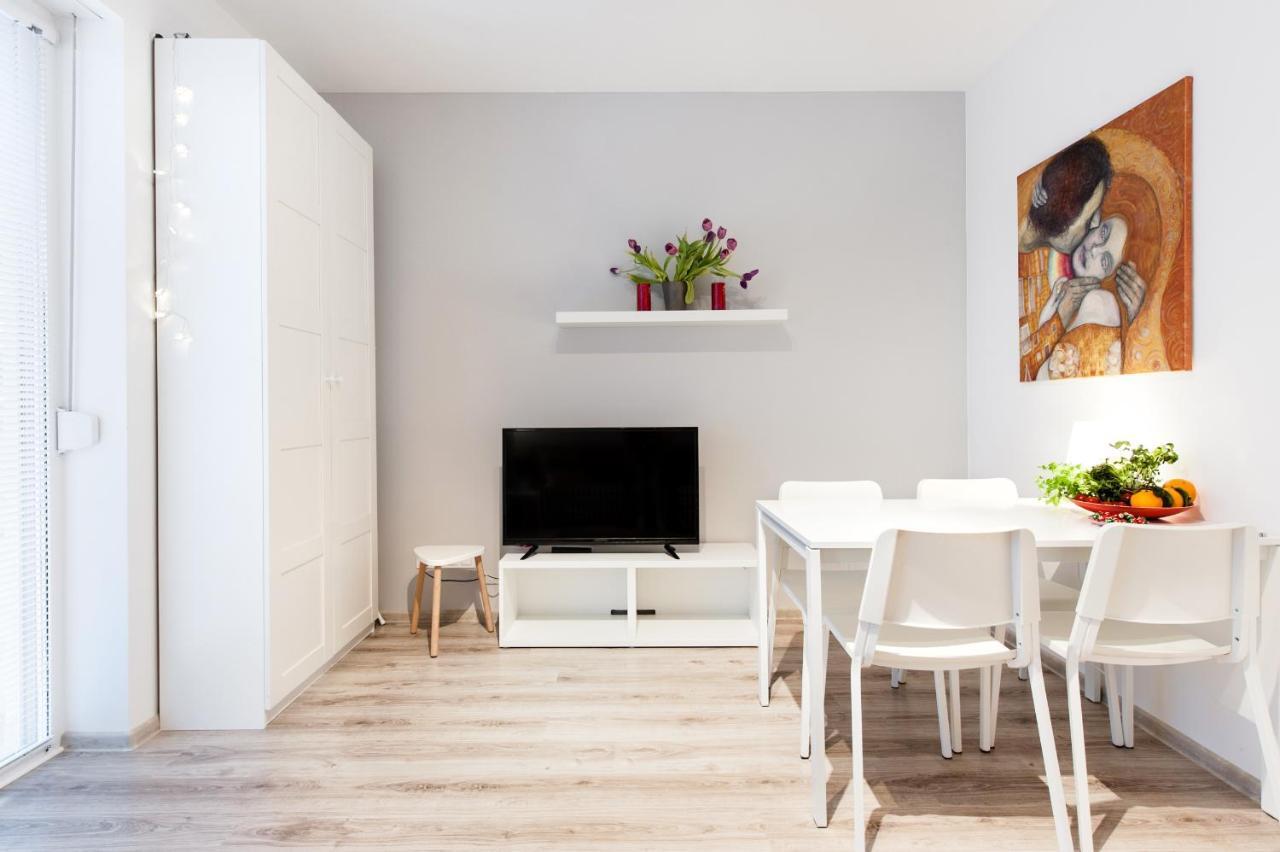 Super Apart Dywizjonu 303 175/8 Apartment Варшава Стая снимка